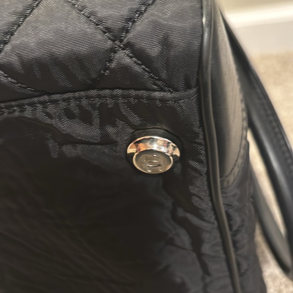 Excellent Chanel Paris New York Tote - Picture 11 of 15